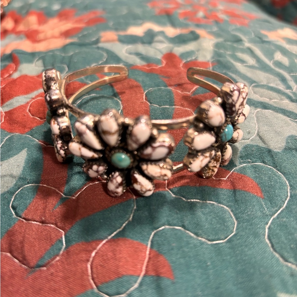 Floral Black and White Jewelry Set - Picture 4 of 5